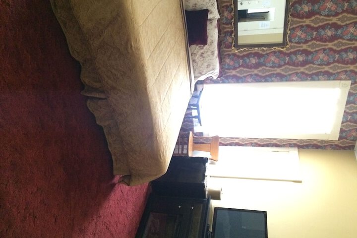 Room 27 of 82
