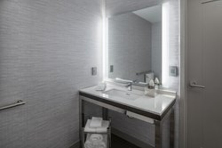 Room 120 of 180