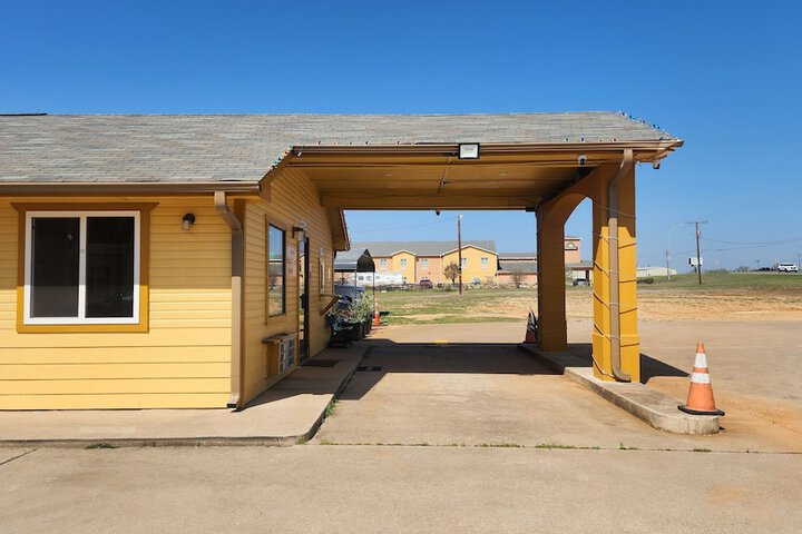 Regency Inn by OYO Rockdale TX