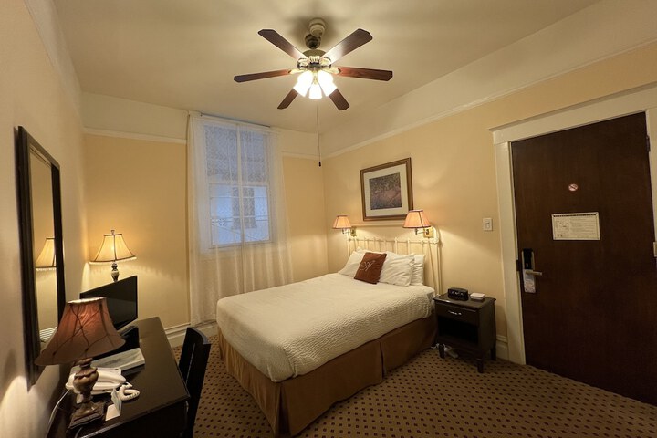 Room 23 of 41