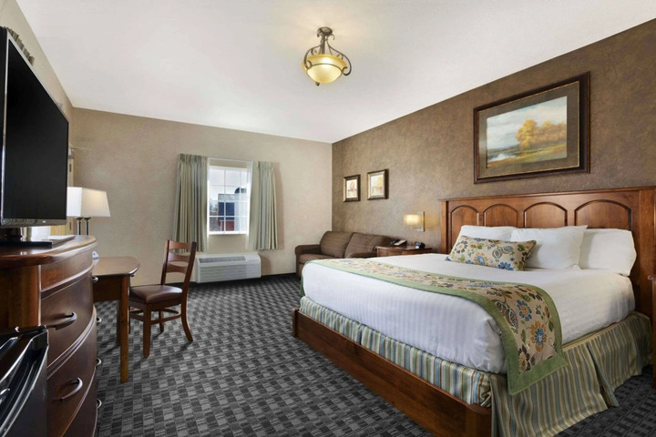 DAYS INN BY WYNDHAM CARROLLTON