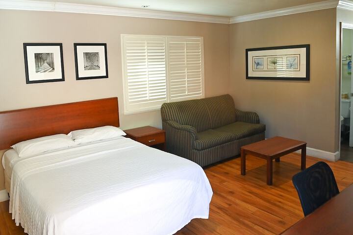Room 11 of 28