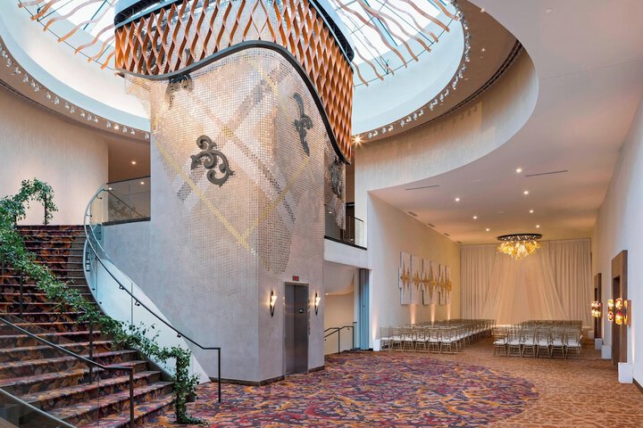 Ballroom/Hall 61 of 72