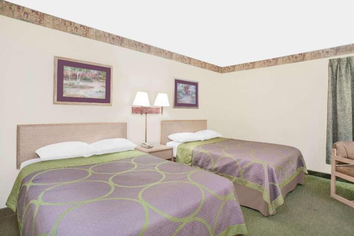 Super 8 by Wyndham Monticello
