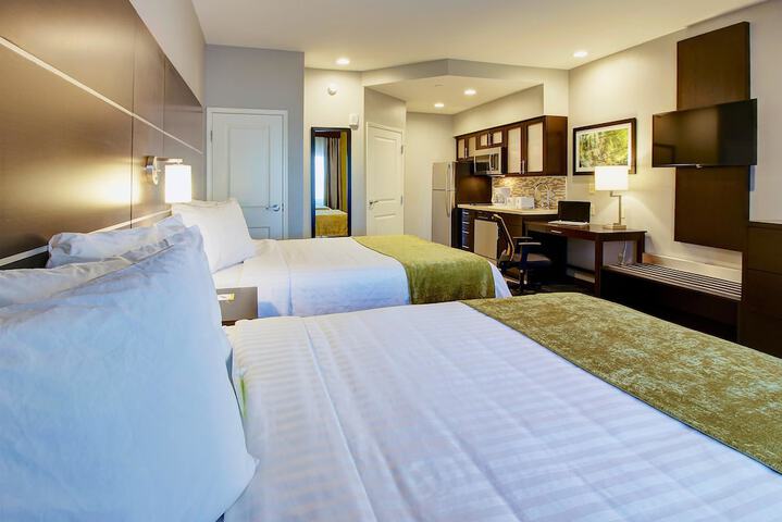 Days Inn & Suites by Wyndham Port Arthur
