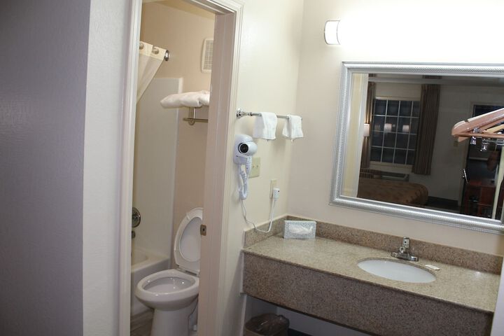 Room 14 of 22