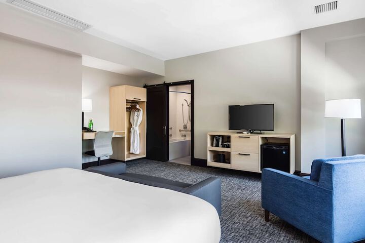 Room 43 of 68