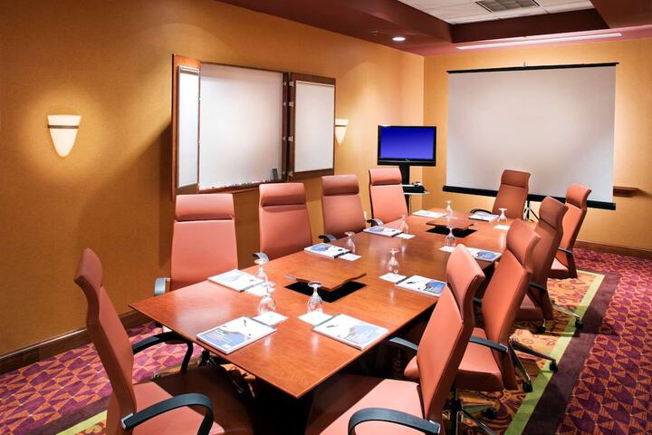 Embassy Suites by Hilton E Peoria Riverfront Conf Center