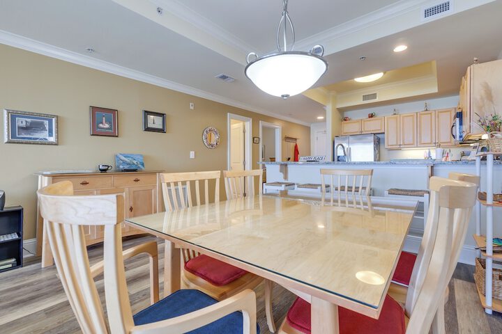 Beachfront Dauphin Island Condo w / 2 Pools & Sauna
