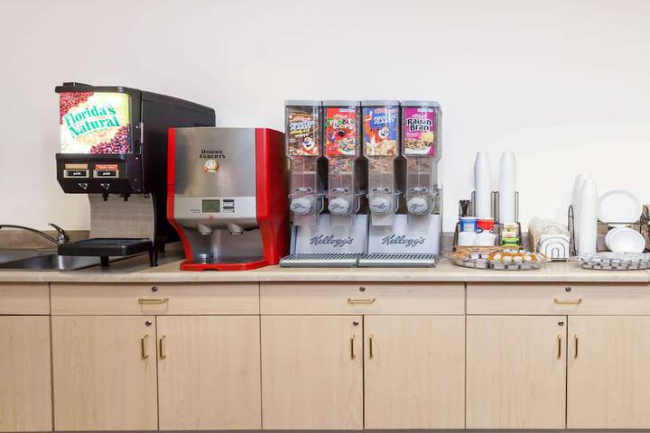 Breakfast/Coffee Service 14 of 16