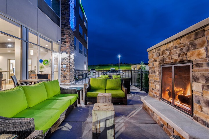 Holiday Inn Express & Suites Rice Lake by IHG
