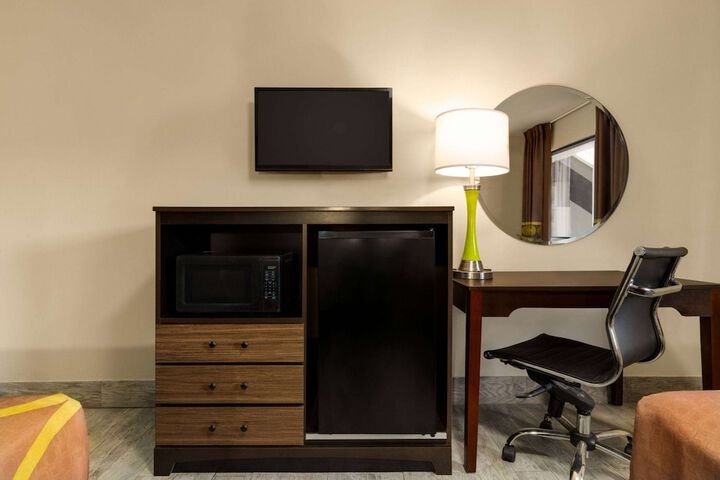 Super 8 by Wyndham Ocean Springs Biloxi