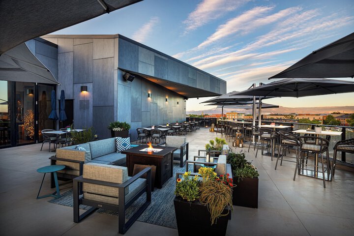 Hotel Maverick