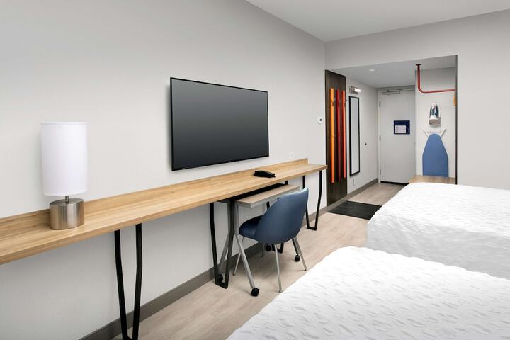 Room 6 of 25