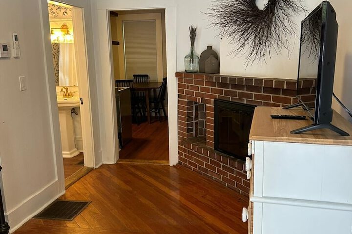 The Aurora Inn & Cottages