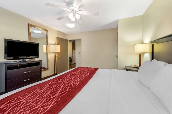 Room 33 of 47