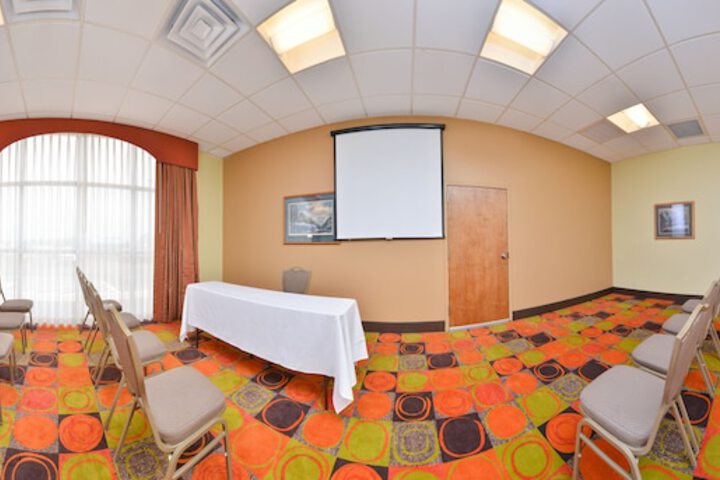 Ramada Plaza by Wyndham Sheridan Hotel & Convention Center