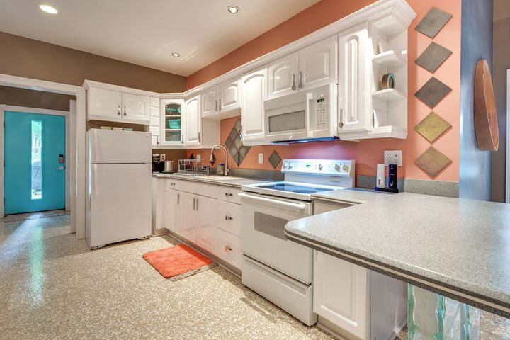 Modern Retreat w / River View in Roswell!
