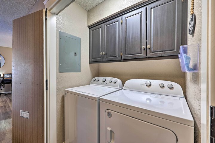 Bella Vista Home w / Deck + Trails: on Golf Course!