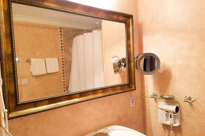 Room 80 of 114