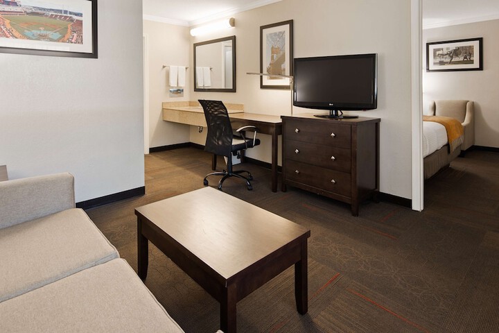 Room 17 of 33