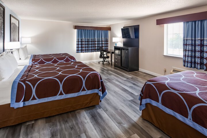 Room 10 of 32