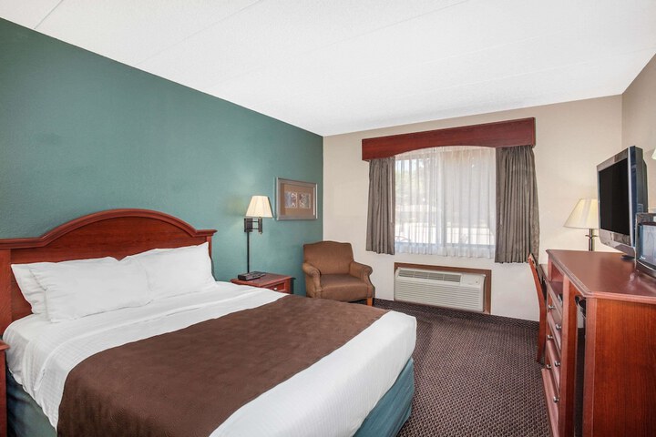 Room 6 of 25
