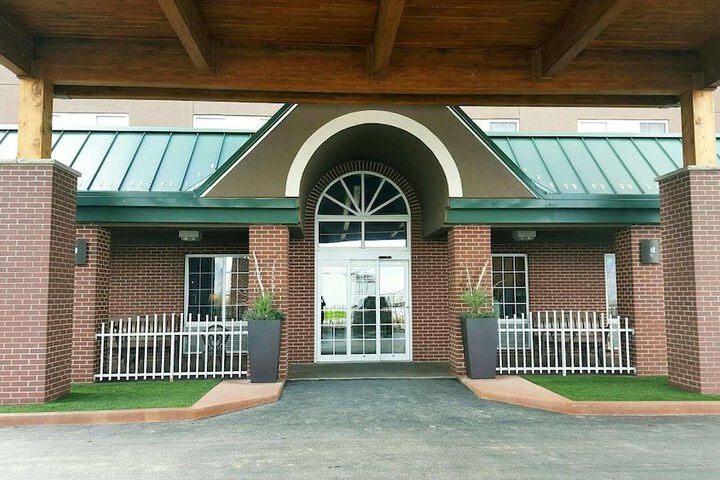 Country Inn & Suites by Radisson Rapid City, SD