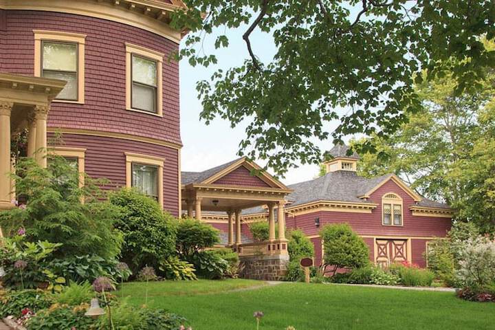 Berry Manor Inn