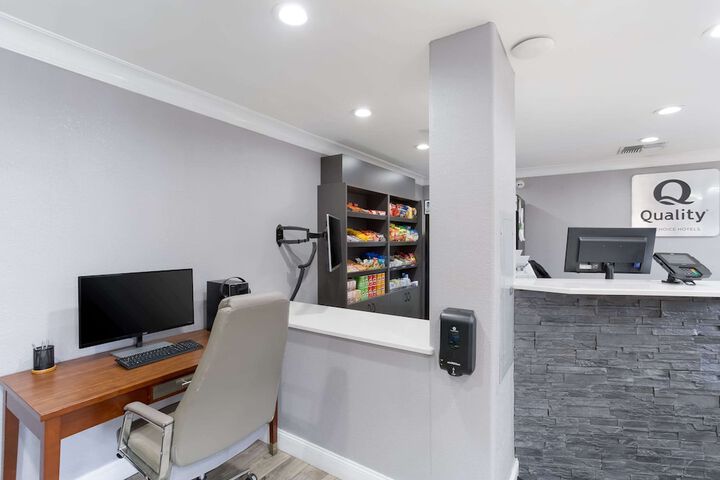 Business Center 36 of 37