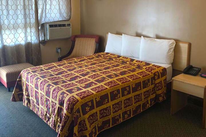 Room 25 of 43