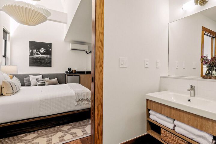 Room 61 of 77