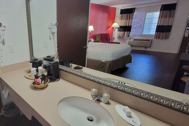 Room 83 of 137