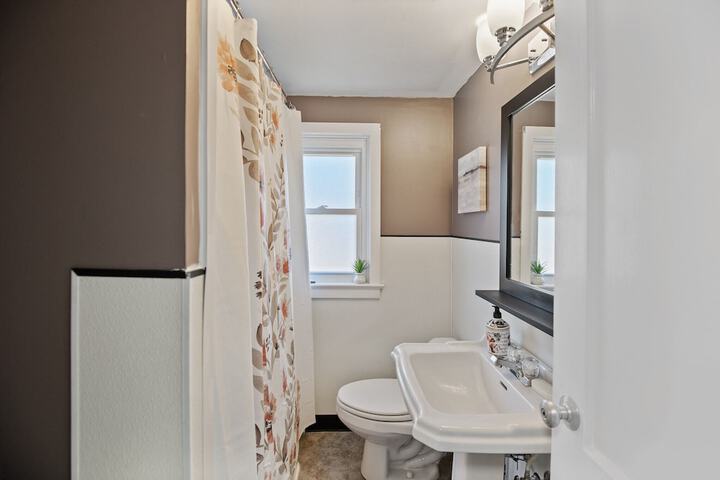 sweet Serenity" Stay 10 Minutes From Hershey 3 Bedroom Home by RedAwning