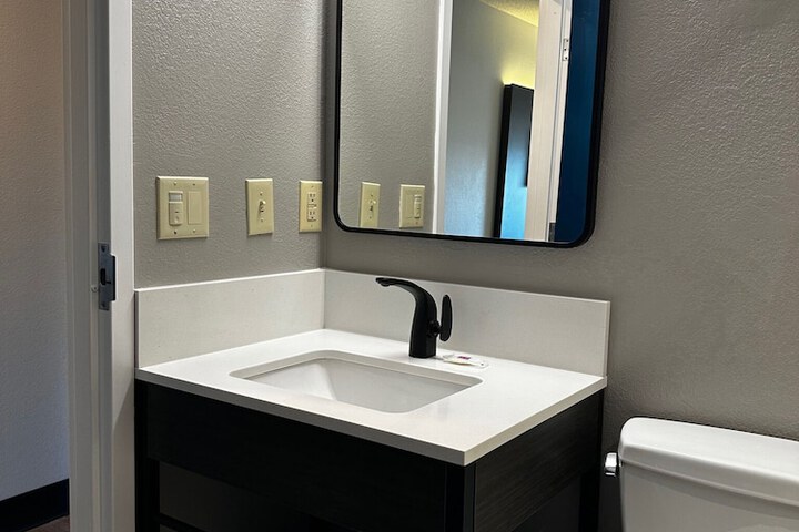 Room 16 of 28