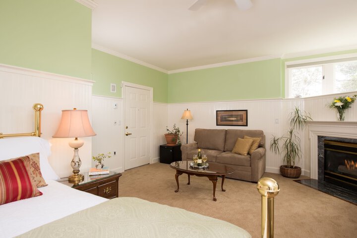 Room 12 of 144