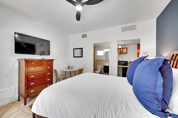 Inn on the Drive ( Adults Only)