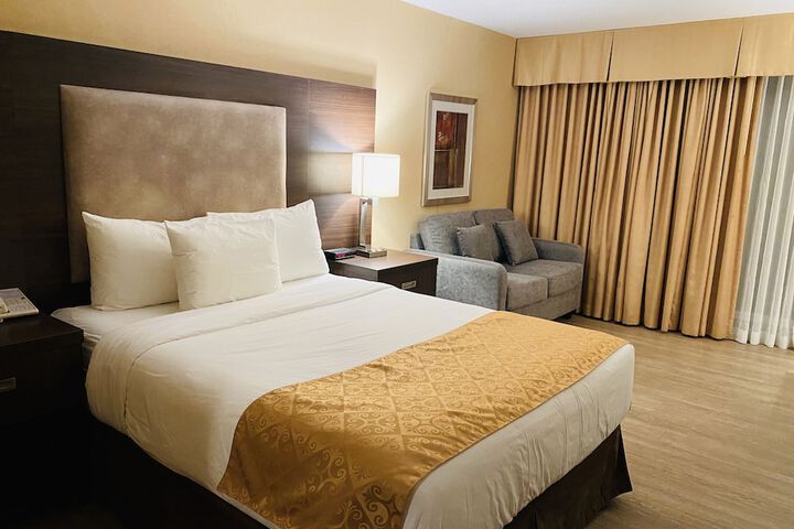 Ramada by Wyndham Belleville Harbourview Conference Centre