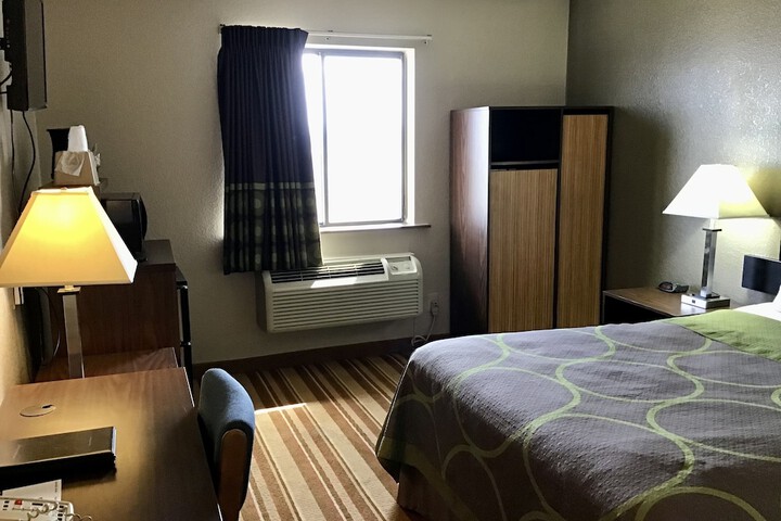 Super 8 by Wyndham Helena