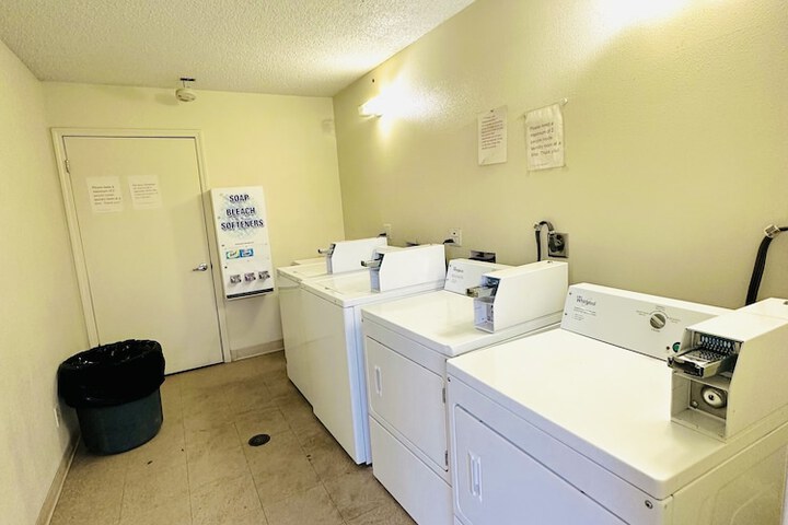 Room 4 of 6