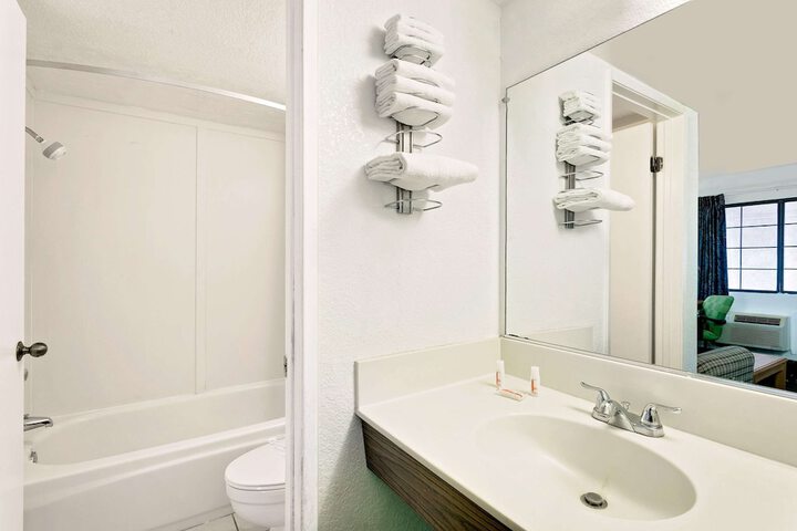 Room 14 of 32