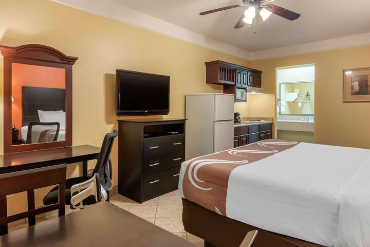 Quality Inn & Suites at the Outlets Mercedes / Weslaco