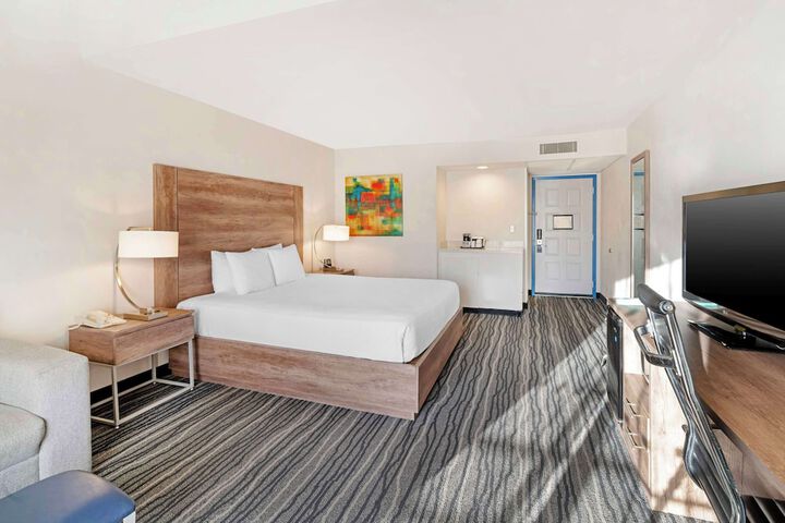 Room 19 of 38
