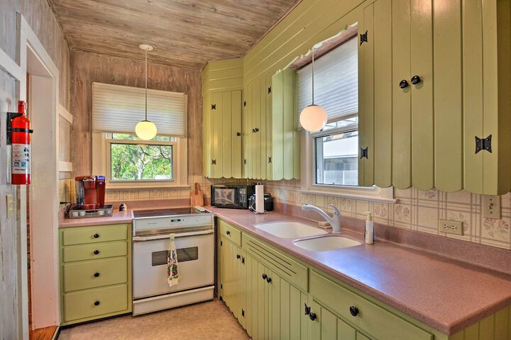 Cottage w / Private Pool - Walk to Lake Wales!