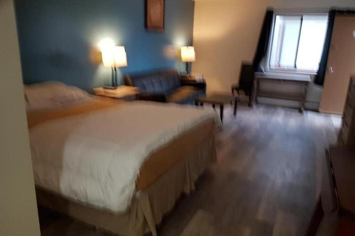 Room 10 of 32
