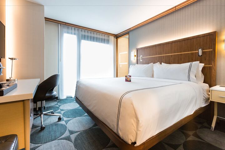 Room 47 of 102