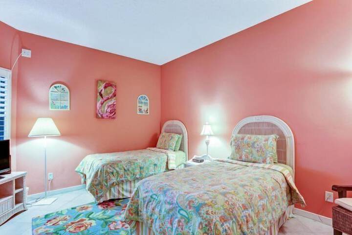 Room 12 of 33