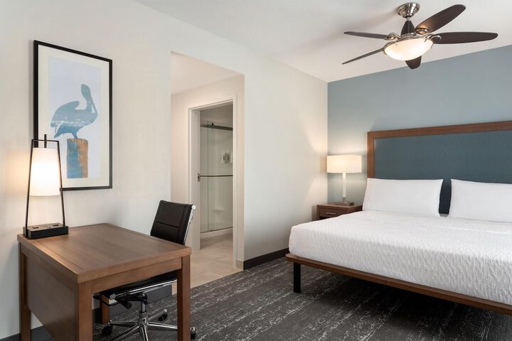 Homewood Suites by Hilton Fort Myers Airport / FGCU