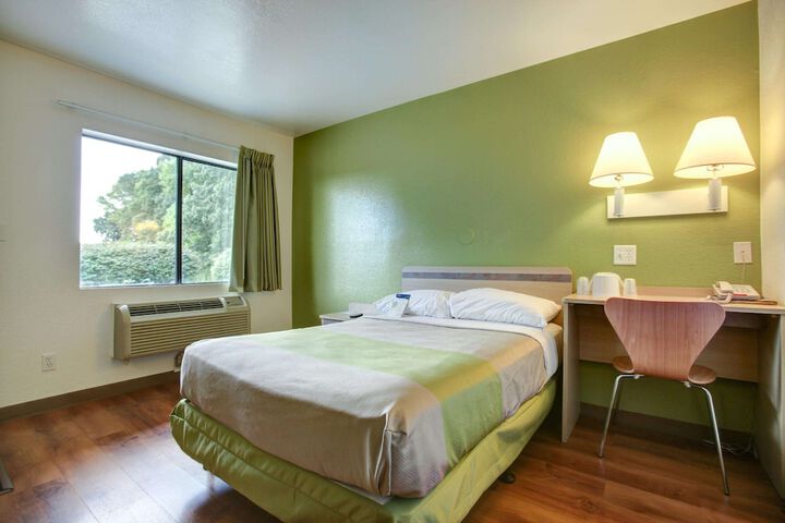 Room 21 of 28