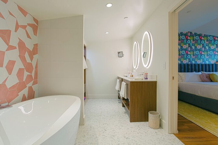 Room 8 of 28